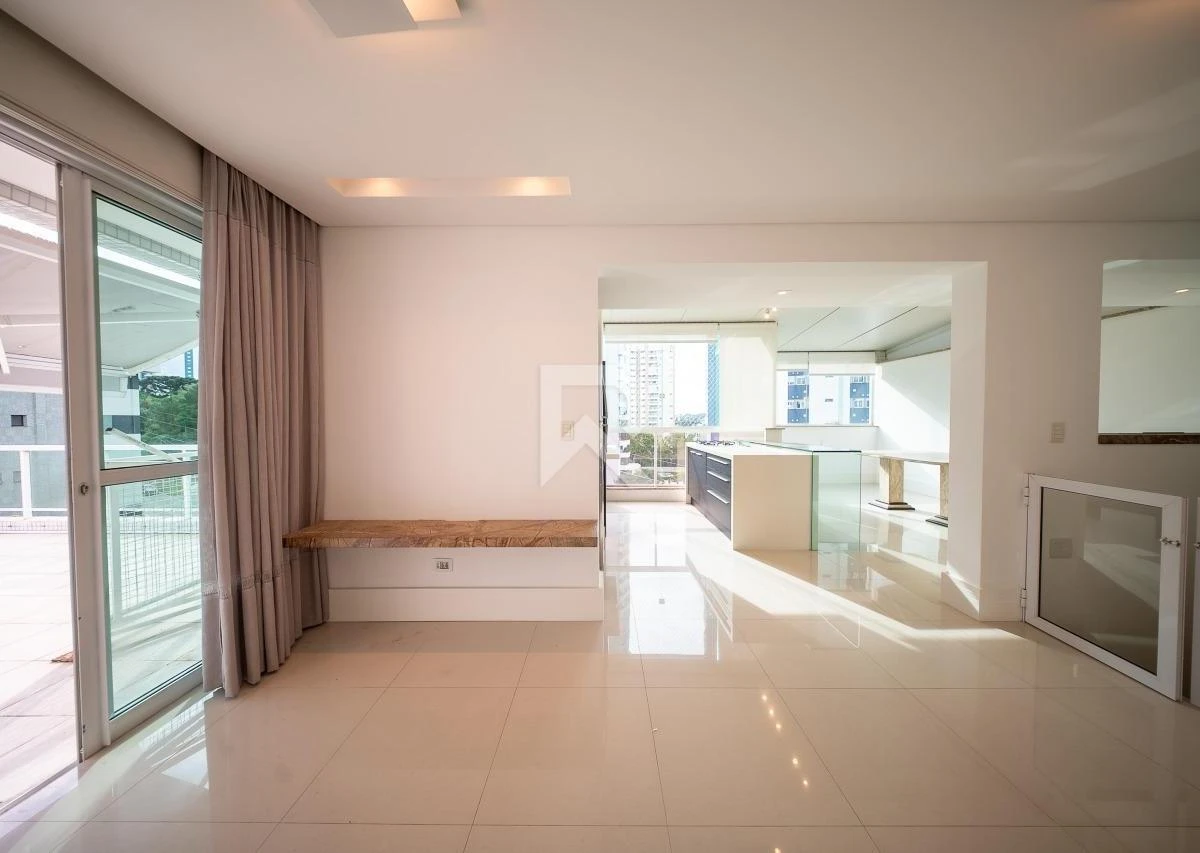 192 m² apartment with floor-to-ceiling windows and a bathtub — photo 10