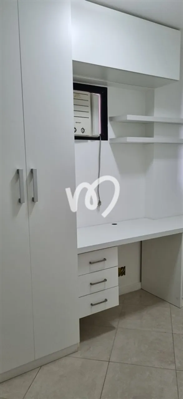 Reformed rooftop home with built-in wardrobes and 3 bedrooms — photo 3