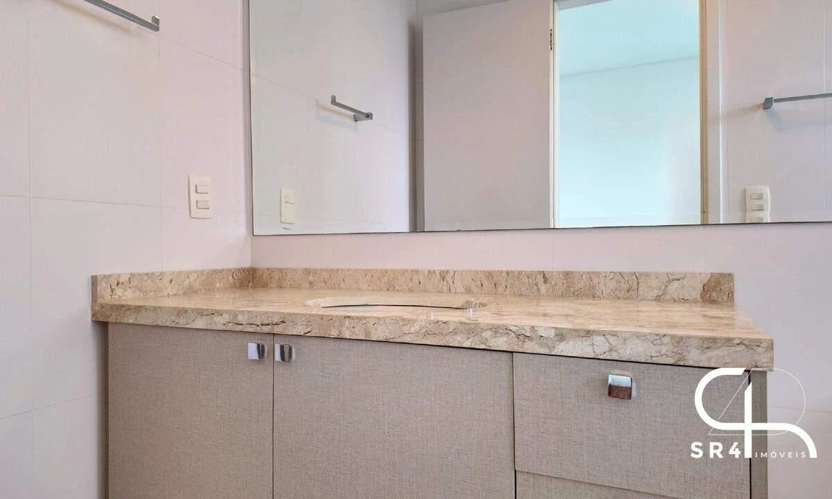 Furnished 186 m² apartment with 4 bedrooms and 2 en-suites — photo 18