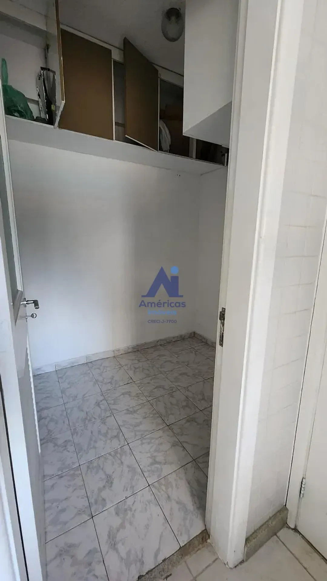 Unfurnished apartment with 4 bedrooms and a balcony — photo 21
