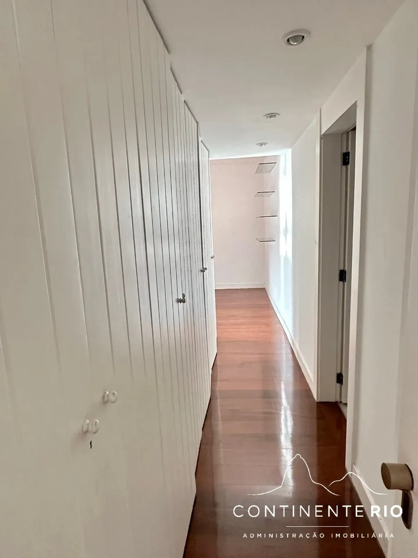 Apartamento con 4 dormitorios y balcón acristalado — photo 22