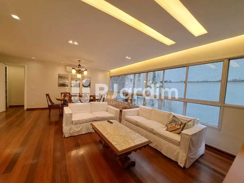 Furnished 4-bedroom apartment with 4 baths, 133 m²
