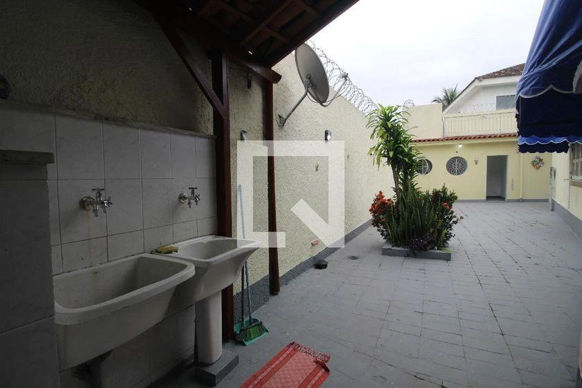 Casa de 3 dormitorios, 1 con baño propio, 545 m² — photo 25