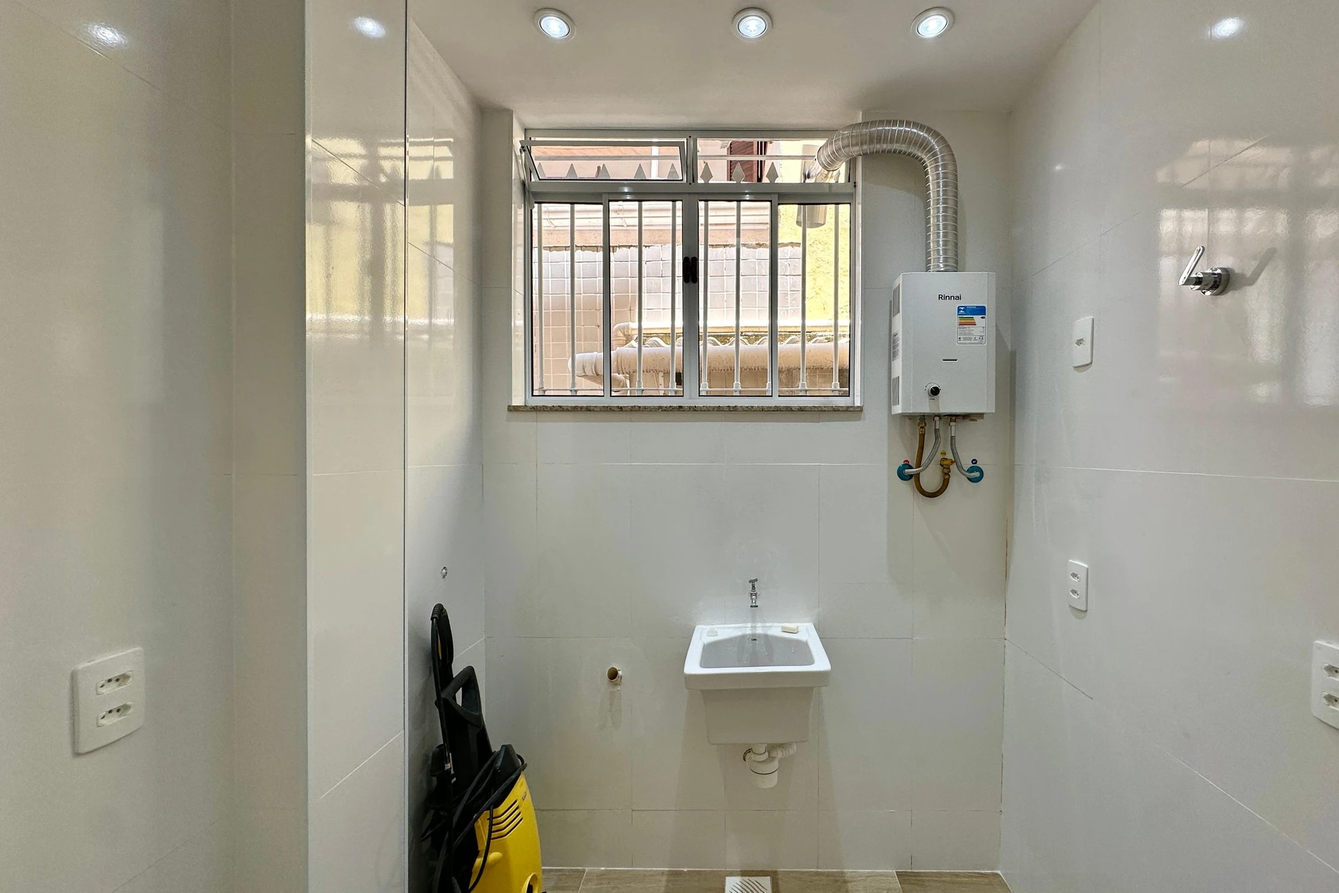 2-bedroom rental apartment with 1 total bathroom — photo 28