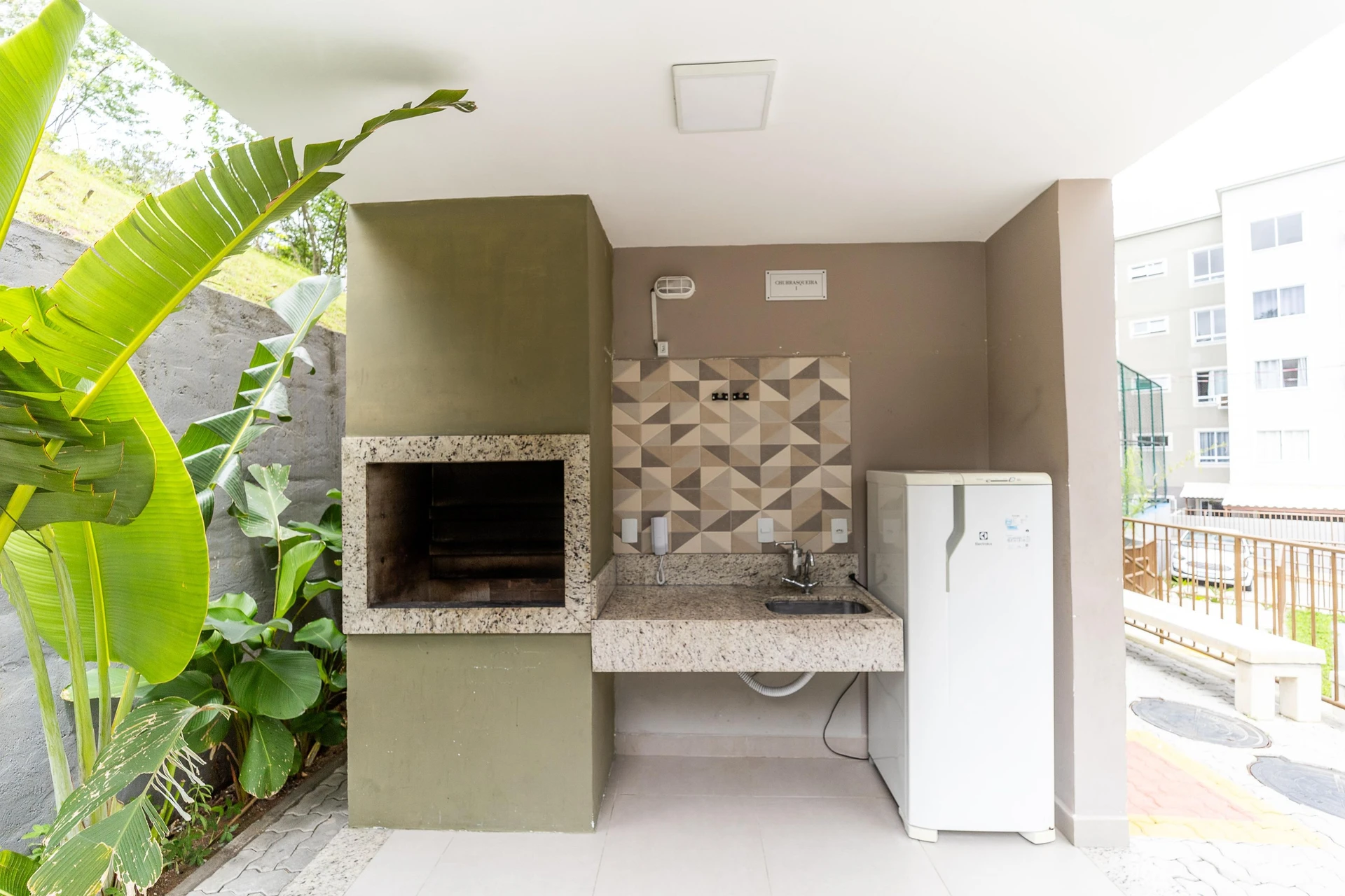 2-bedroom apartment in a building with a pool — photo 28