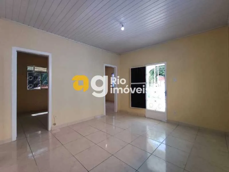 Casa de rua com 3 quartos, 2 banheiros e 100 m² — photo 7