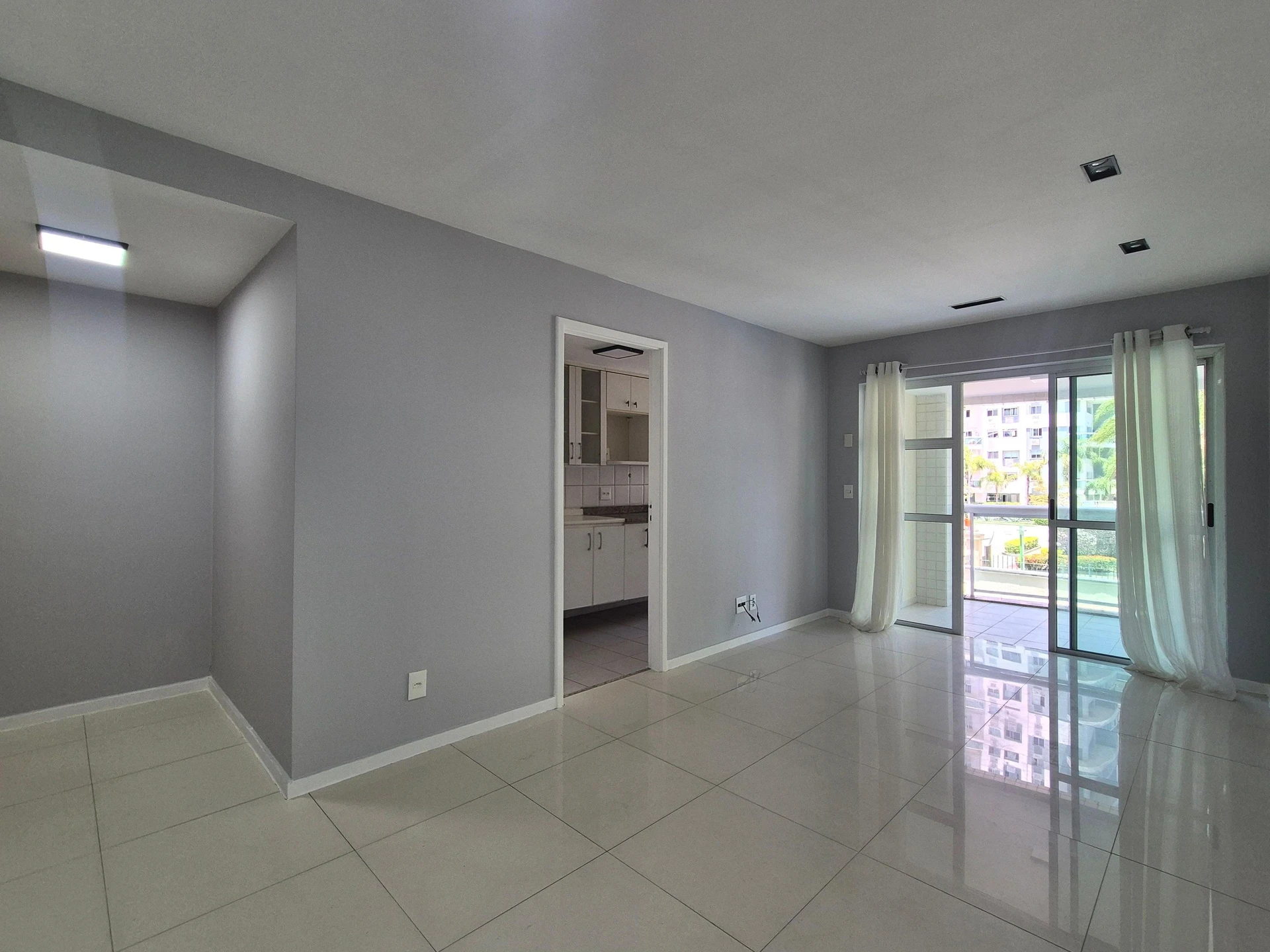 4-bedroom apartment in a building with a gym — photo 7