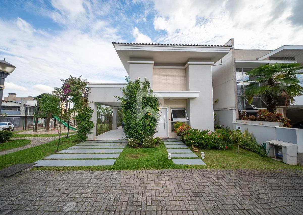 4-bedroom house with a grill on the balcony — photo 8