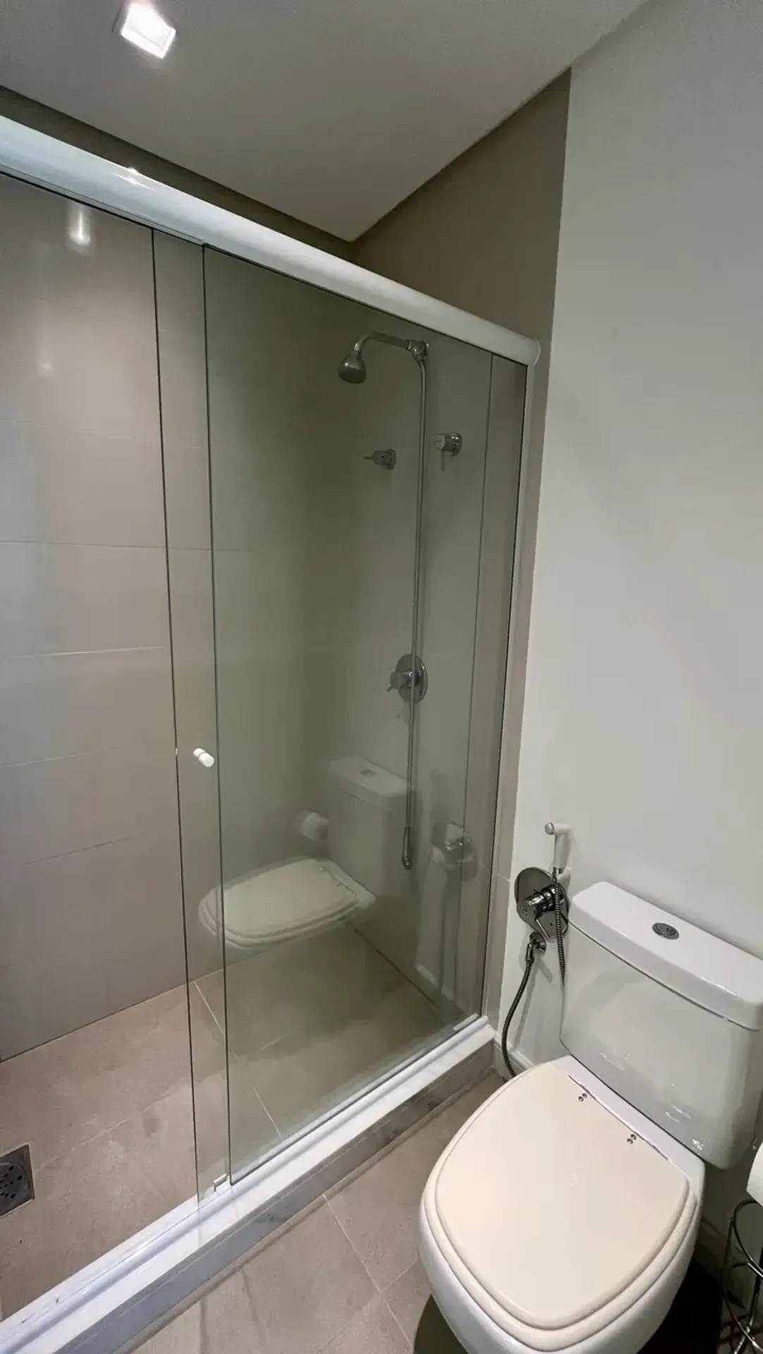 Furnished apartment with 3 en-suite suites — photo 20