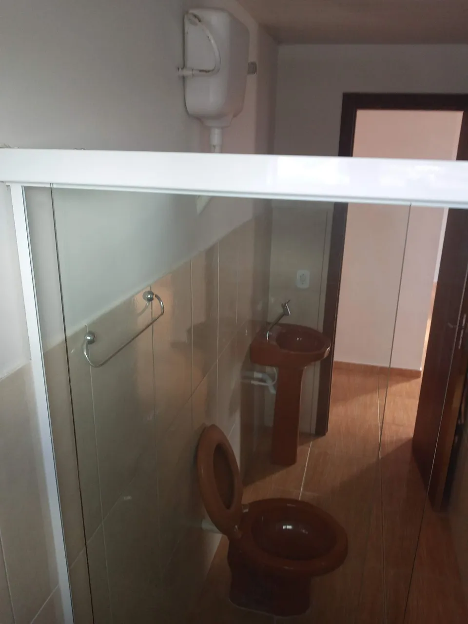 Unfurnished 2-bedroom apartment with glass shower — photo 6