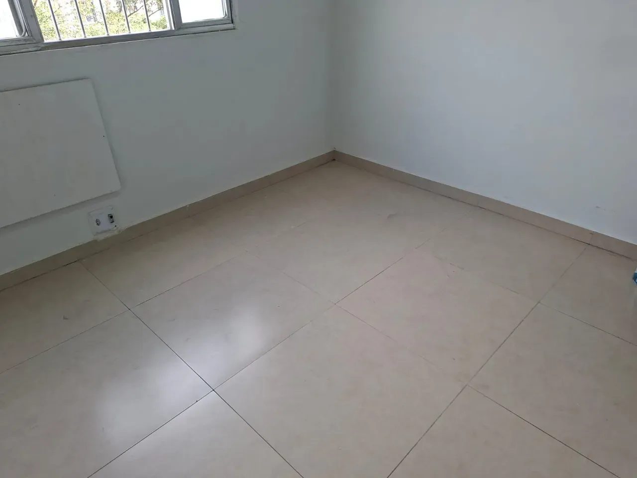 1-bedroom apartment with tiled floors and glass shower — photo 21