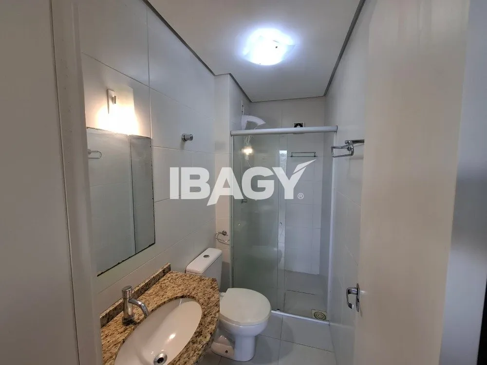 Furnished 95 m² apartment with 2 bedrooms and a desk — photo 11