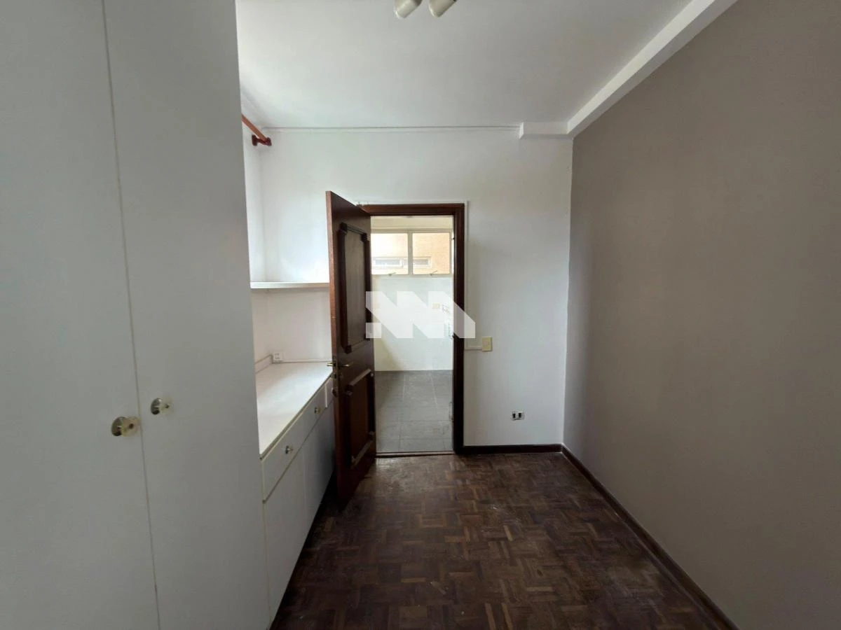Rental apartment with a closed kitchen and gas stove — photo 23