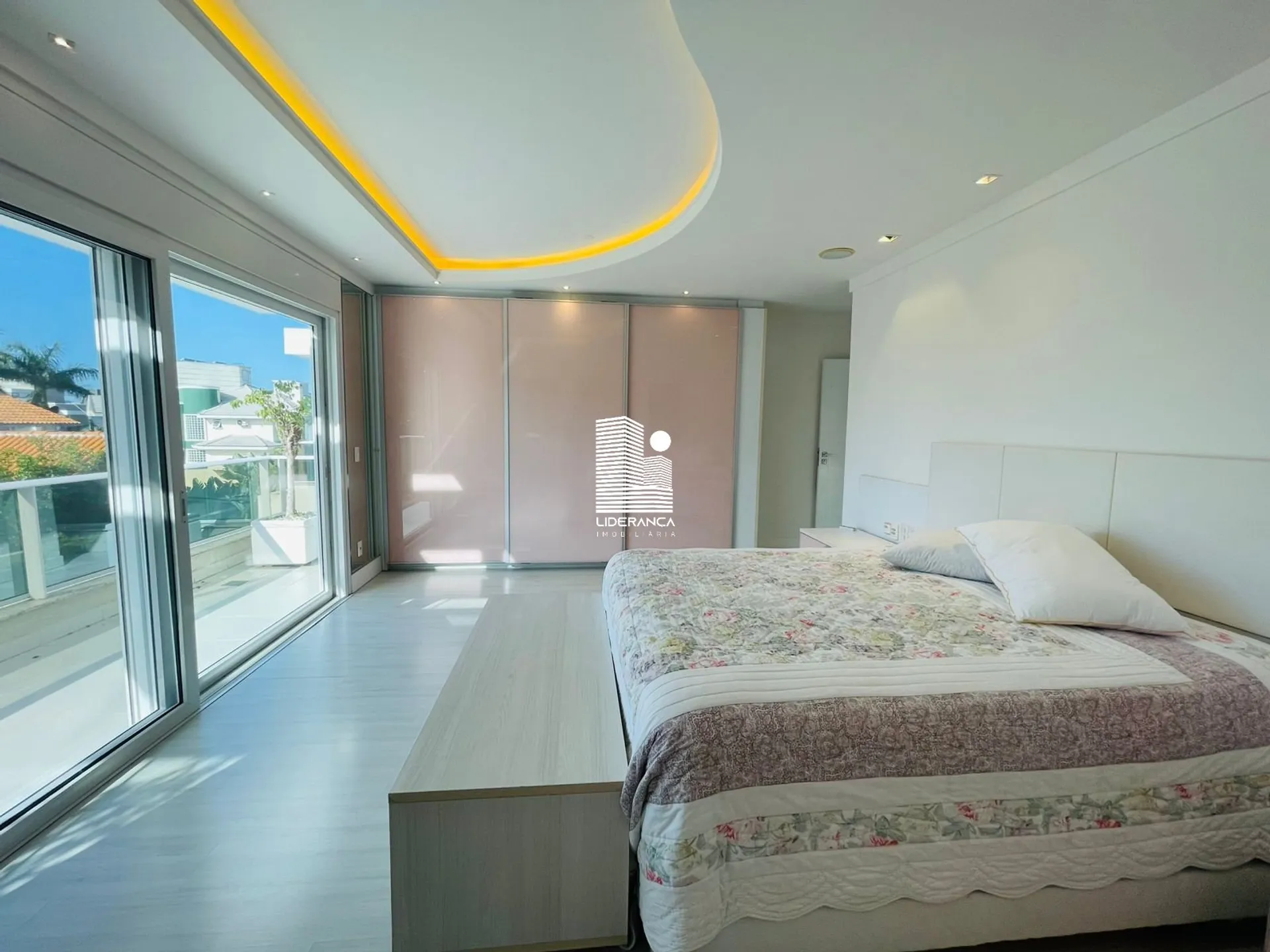 Casa mobiliada com 9 dormitórios e jardim privativo — photo 14