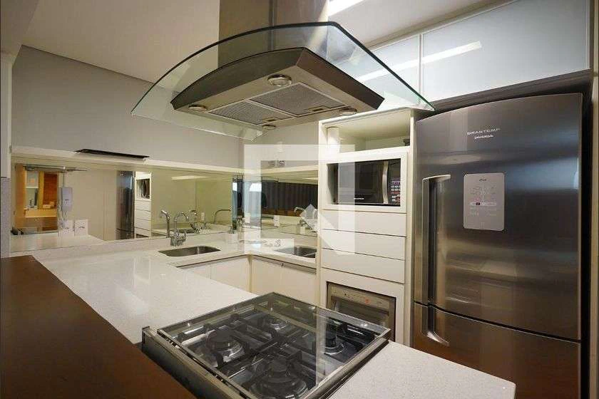 Furnished 1-bedroom apartment with an open kitchen — photo 8