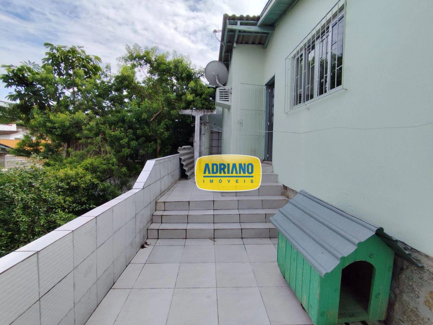 2-bedroom house with a bathtub in Florianópolis — photo 16