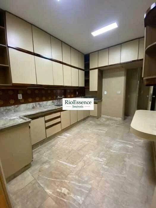 3-bedroom apartment with 1 en-suite bath, 198 m² on 4th floor — photo 8