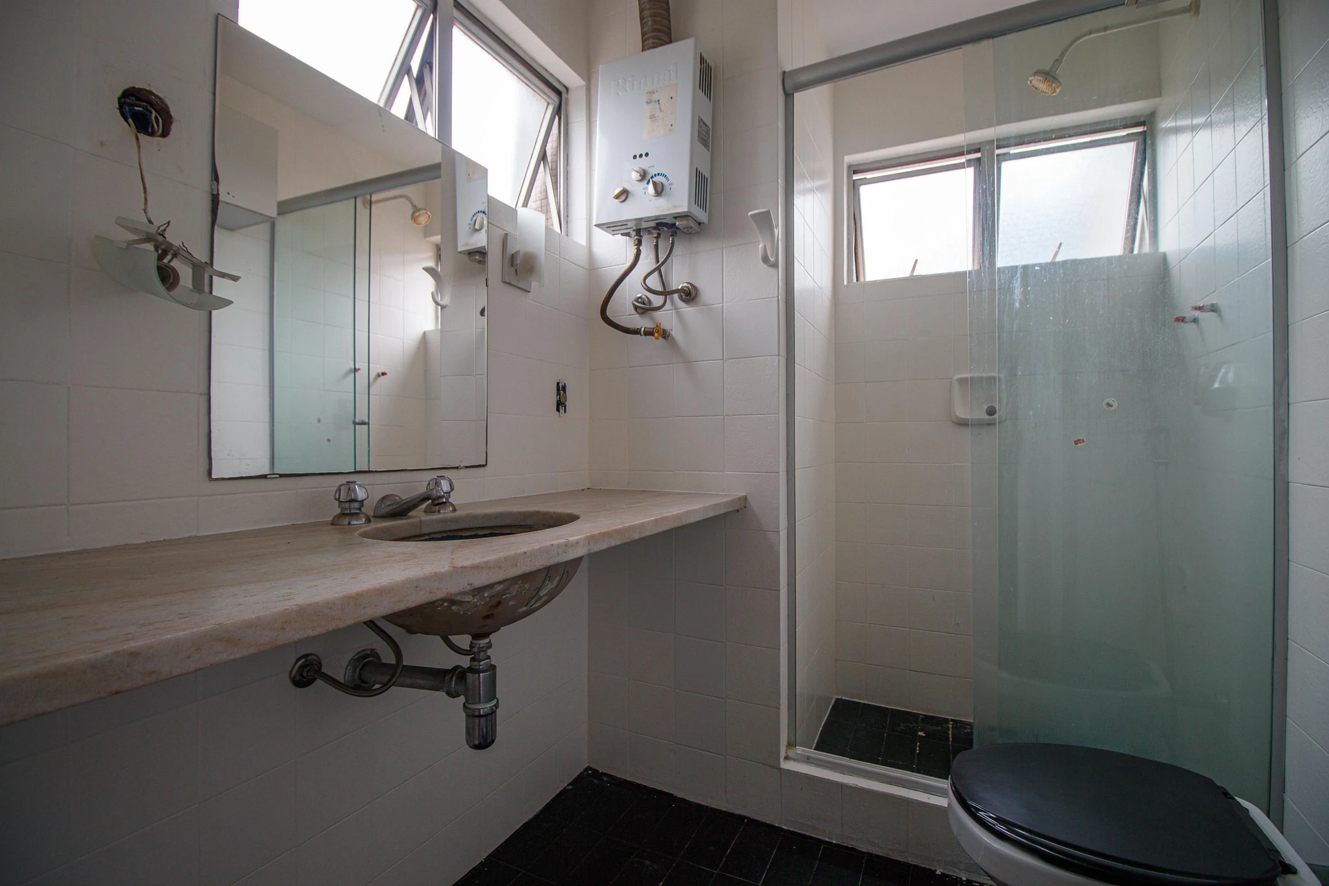 Unfurnished 2-bedroom apartment with 3 bathrooms — photo 17