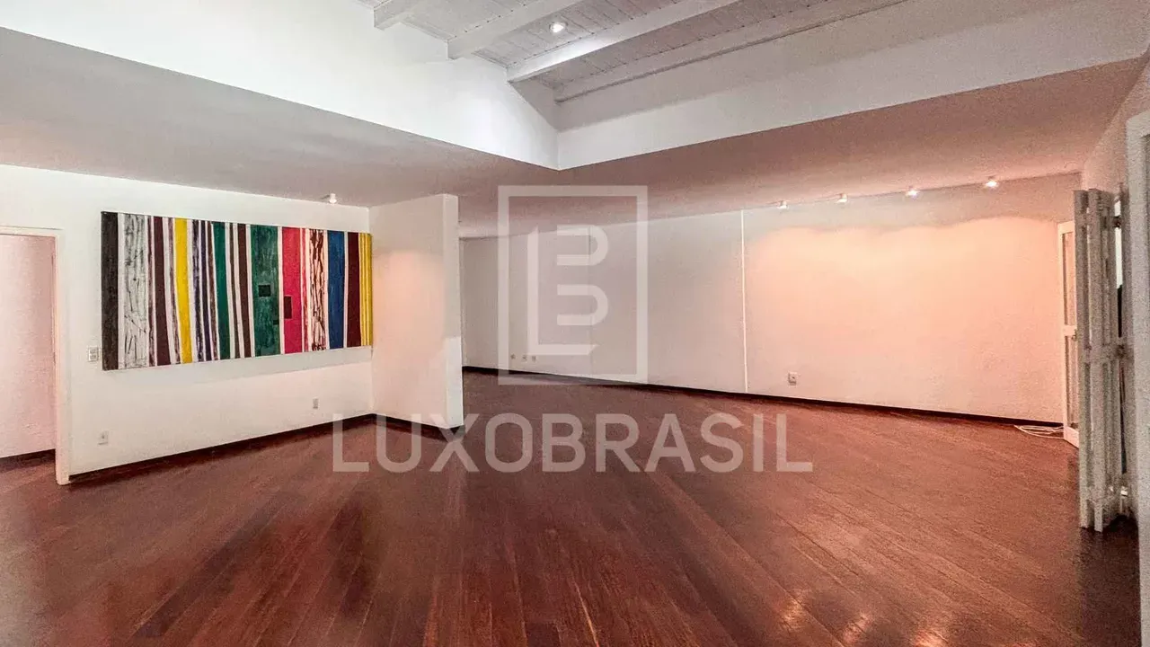 Casa com 5 quartos, 647 m² e churrasqueira na varanda — photo 2