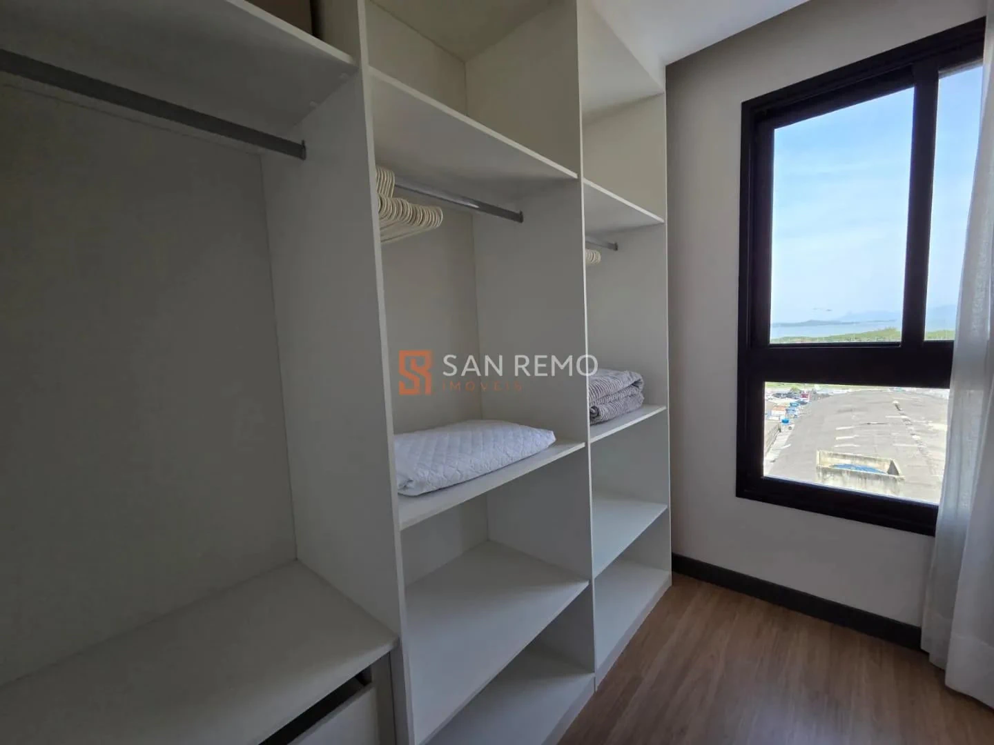 Квартира 33 м² с гардеробной и видом на воду — photo 6