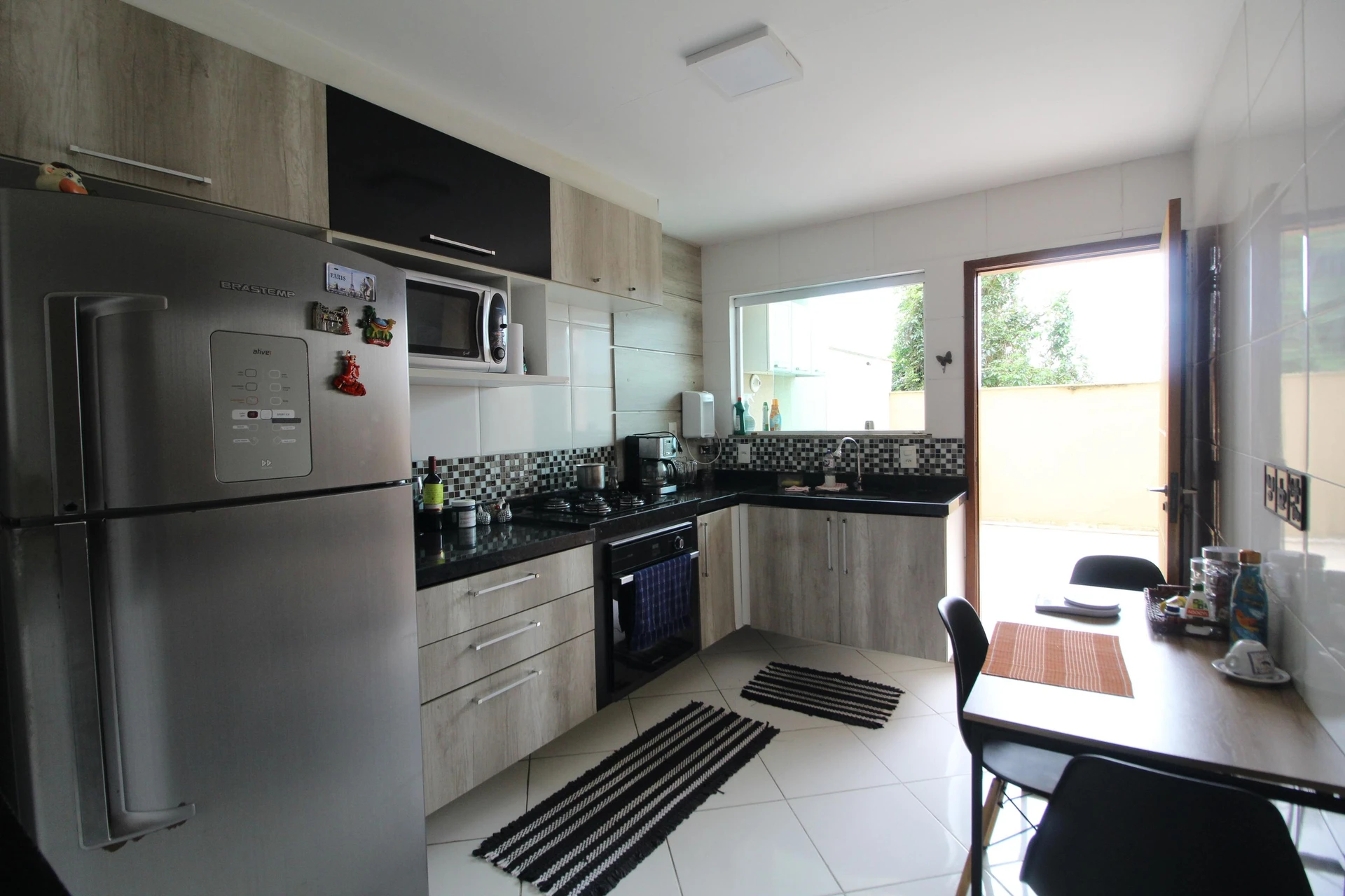 Rental apartment with 3 en-suite bedrooms and balcony — photo 10