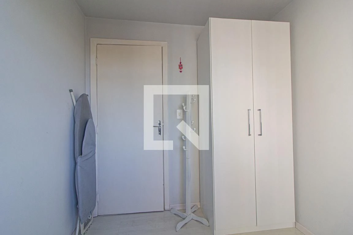 Furnished apartment, 97 m², with a glass-enclosed balcony — photo 4