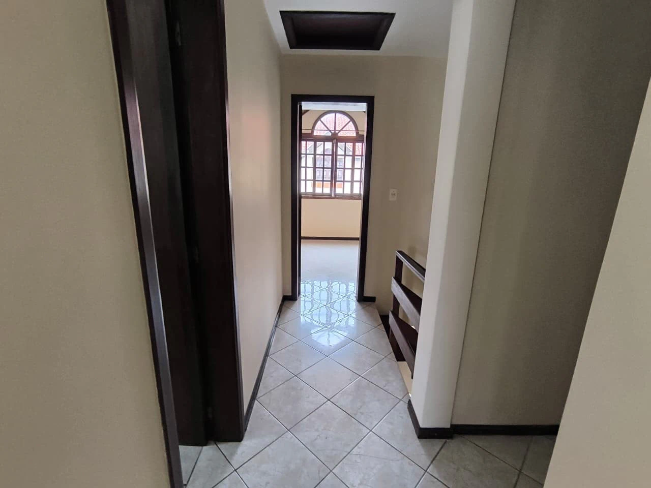 3-bedroom house with a walk-in closet in Curitiba — photo 18