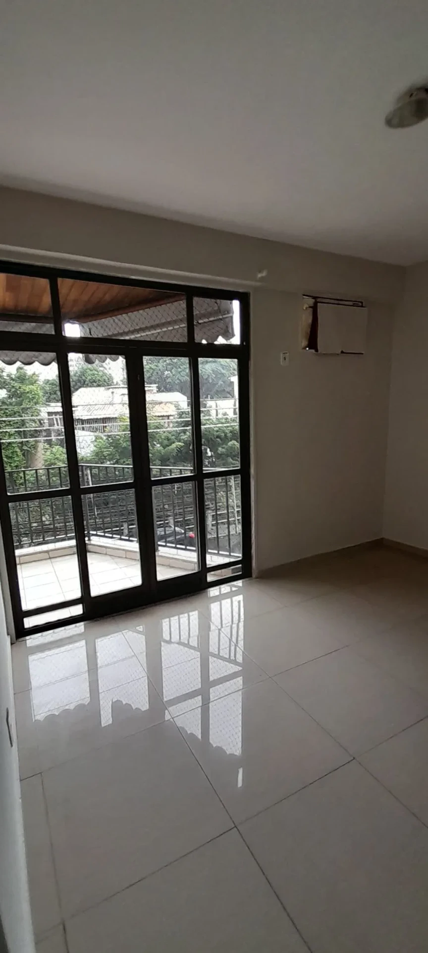 3-bedroom apartment, 1 with its own bathroom, 116 m² — photo 22