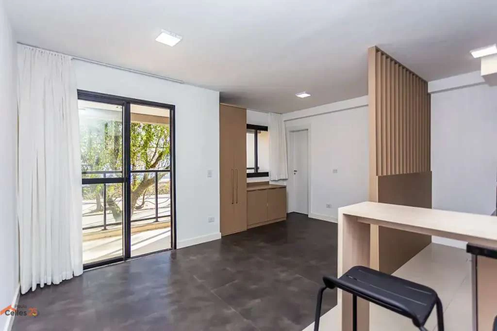 Estudio amueblado con balcón y cocina americana