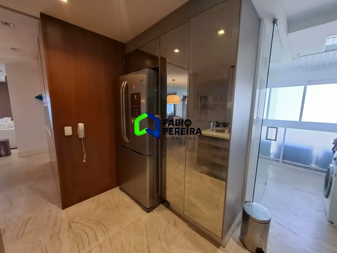 Apartment with open-plan kitchen, 3 bedrooms and 4 baths — photo 16