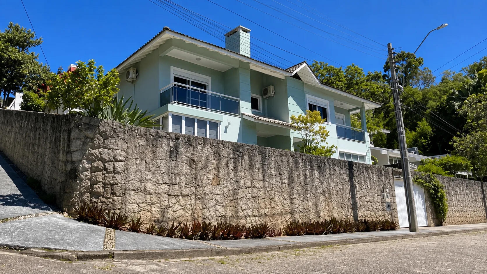 3-bedroom house with a balcony built-in BBQ — photo 18