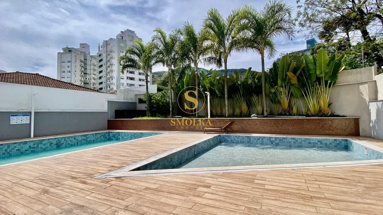 Balcony with a grill in a 2-bedroom apartment, 75 m² — photo 56