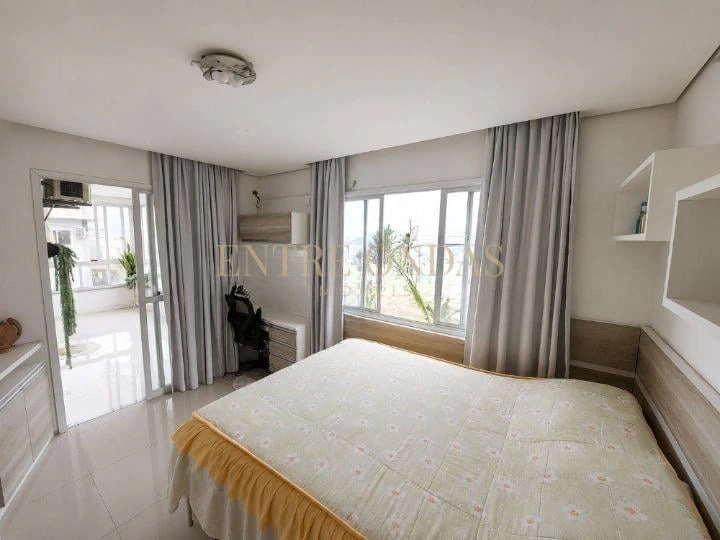 465 m² house with 4 bedrooms and 7 bathrooms — photo 5