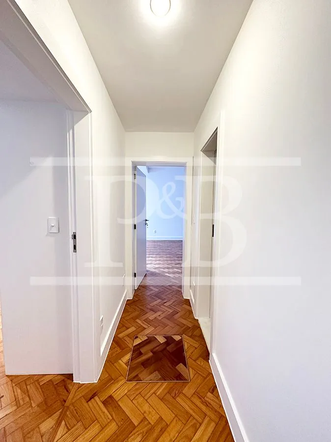 135 m² apartment with a home office and a bathtub — photo 21