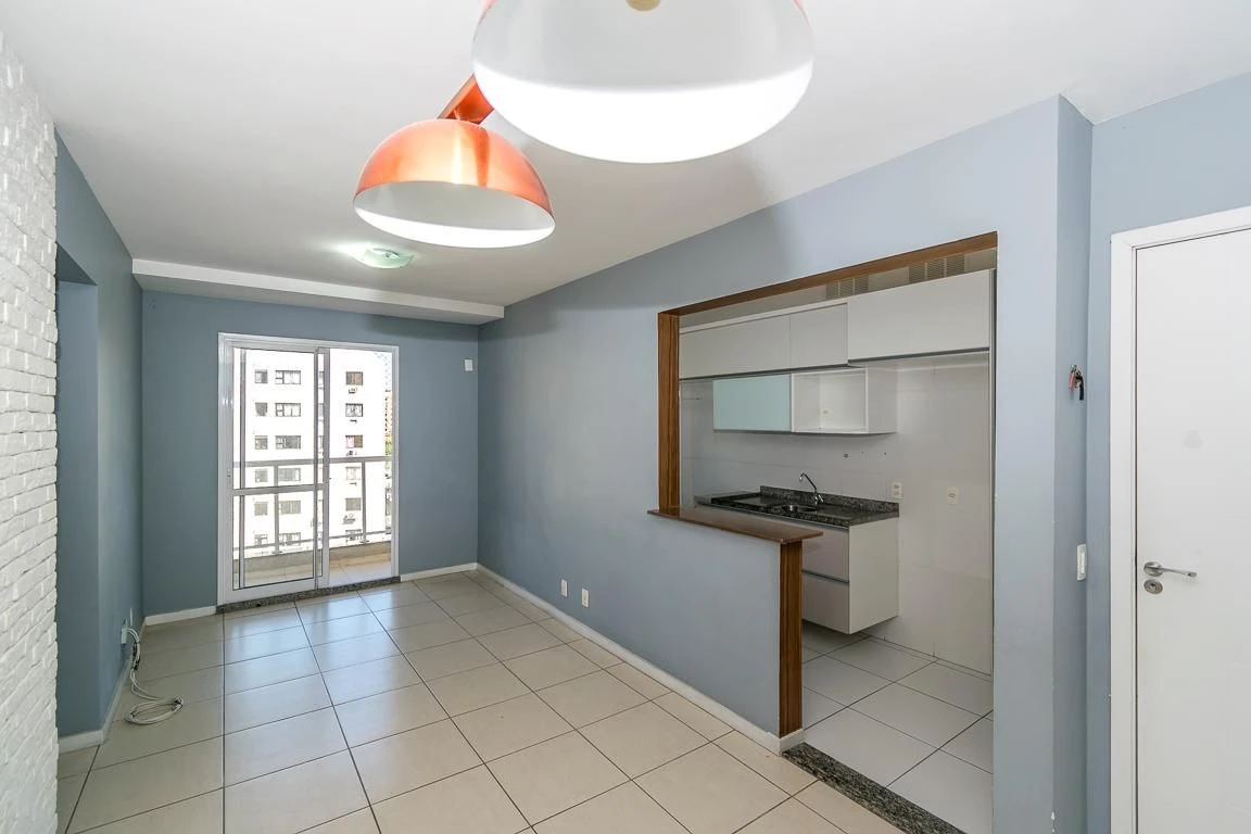 Furnished 3-bedroom apartment with 1 en-suite and balcony — photo 2