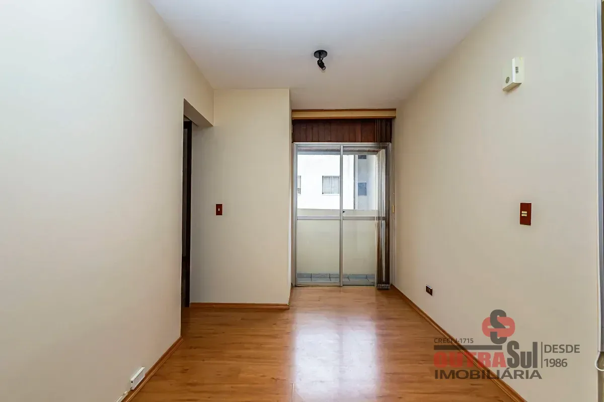 Wood or laminate floors in a 2-bedroom apartment, 41 m² — photo 8