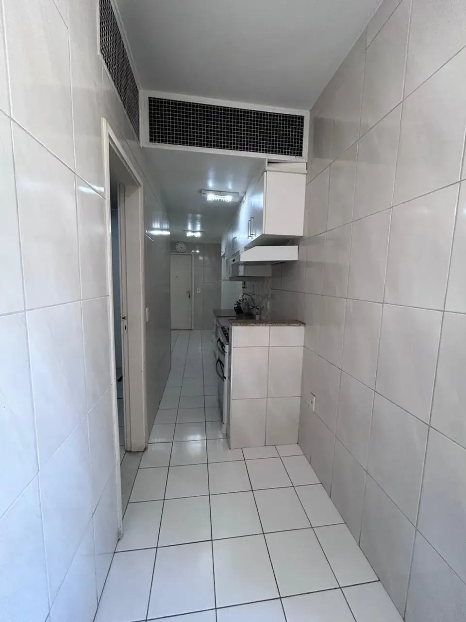 Apartment with a closed kitchen and gas stove — photo 6