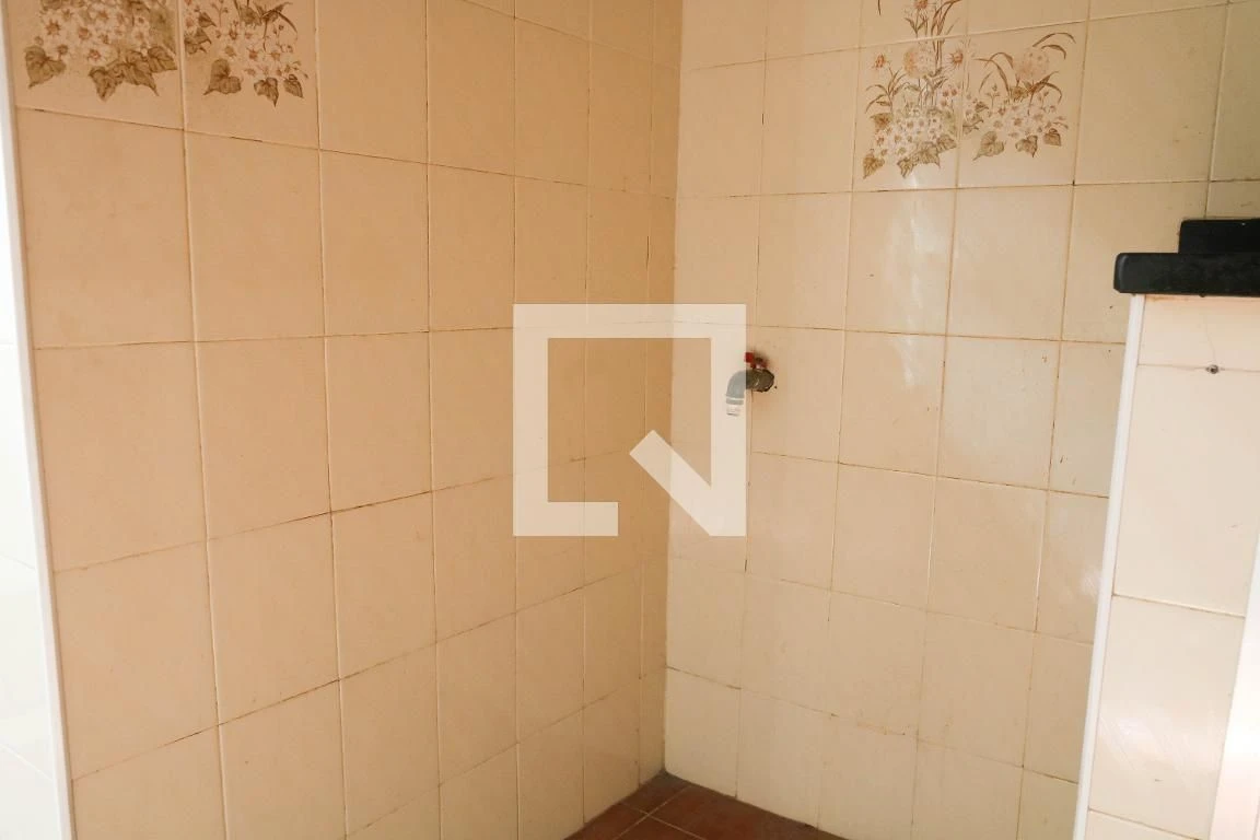 Apartamento com 2 quartos e cozinha fechada com fogão a gás — photo 21