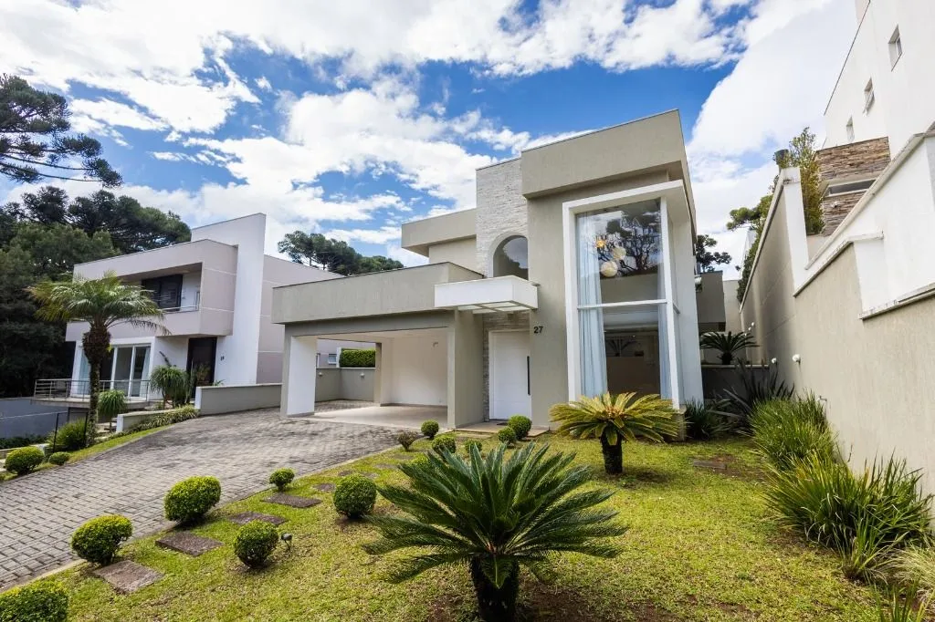 House with 4 en-suites, 649 m² and 4 parking spaces