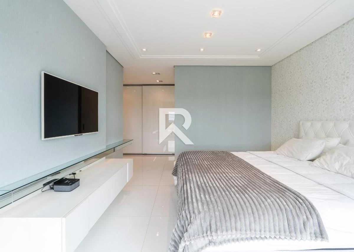 276 m² apartment with a bathtub and floor-to-ceiling windows — photo 6