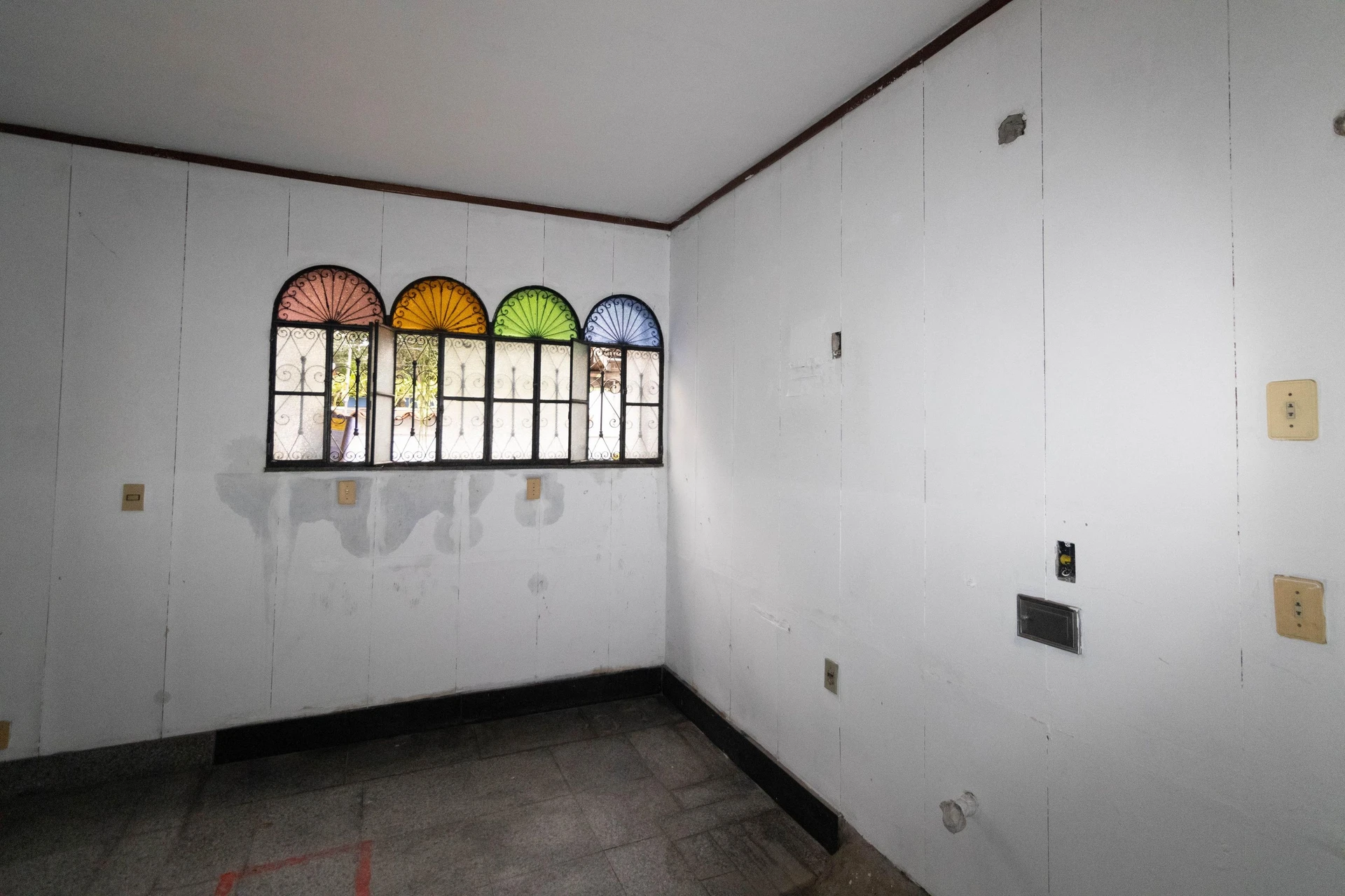 House with 4 bedrooms and 1 bathroom, separate kitchen — photo 18