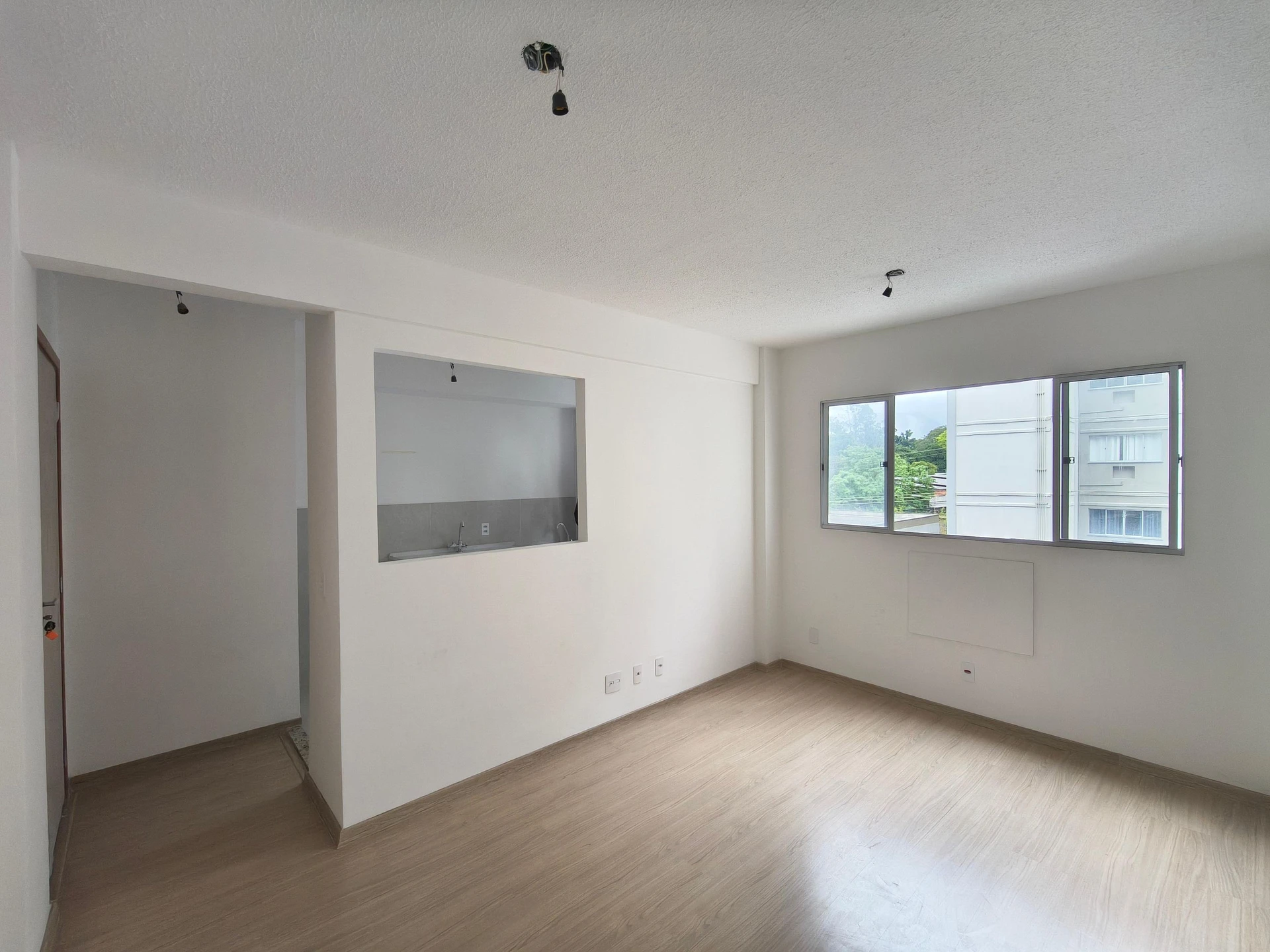 2-bedroom apartment with balcony and pets allowed