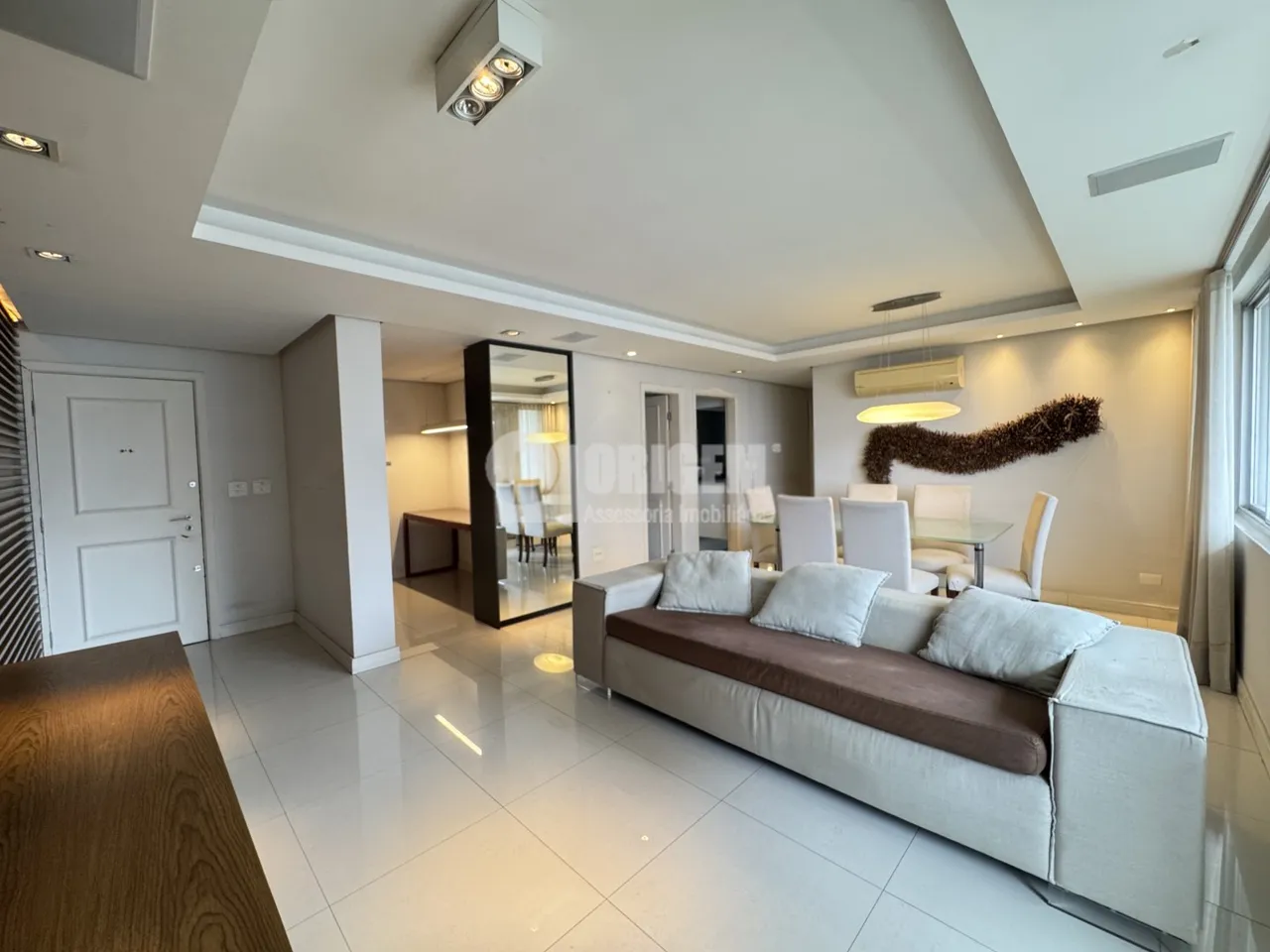 Apartamento de 2 habitaciones con balcón acristalado — photo 3