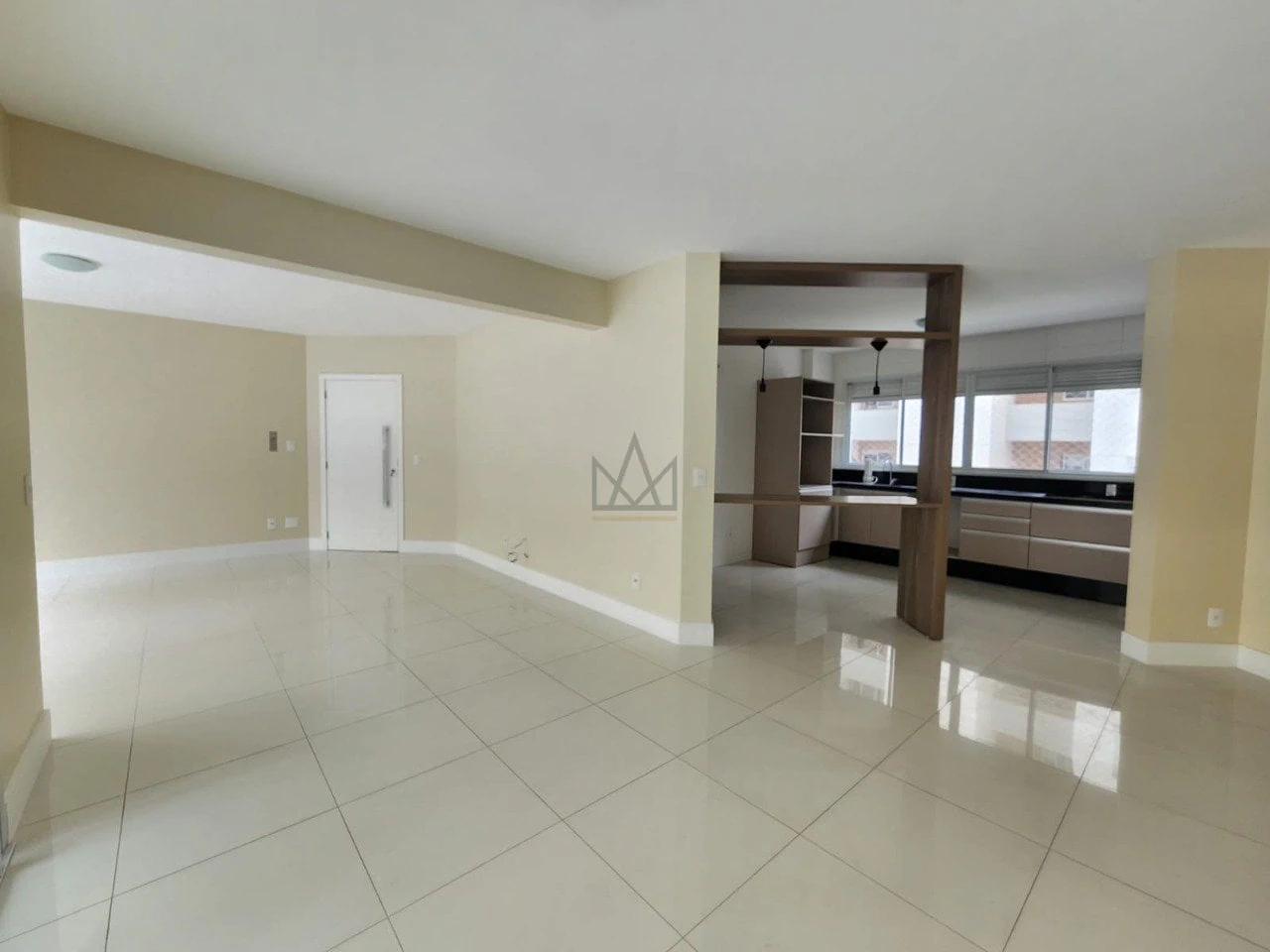 Departamento con ventanales de piso a techo en Florianópolis — photo 6