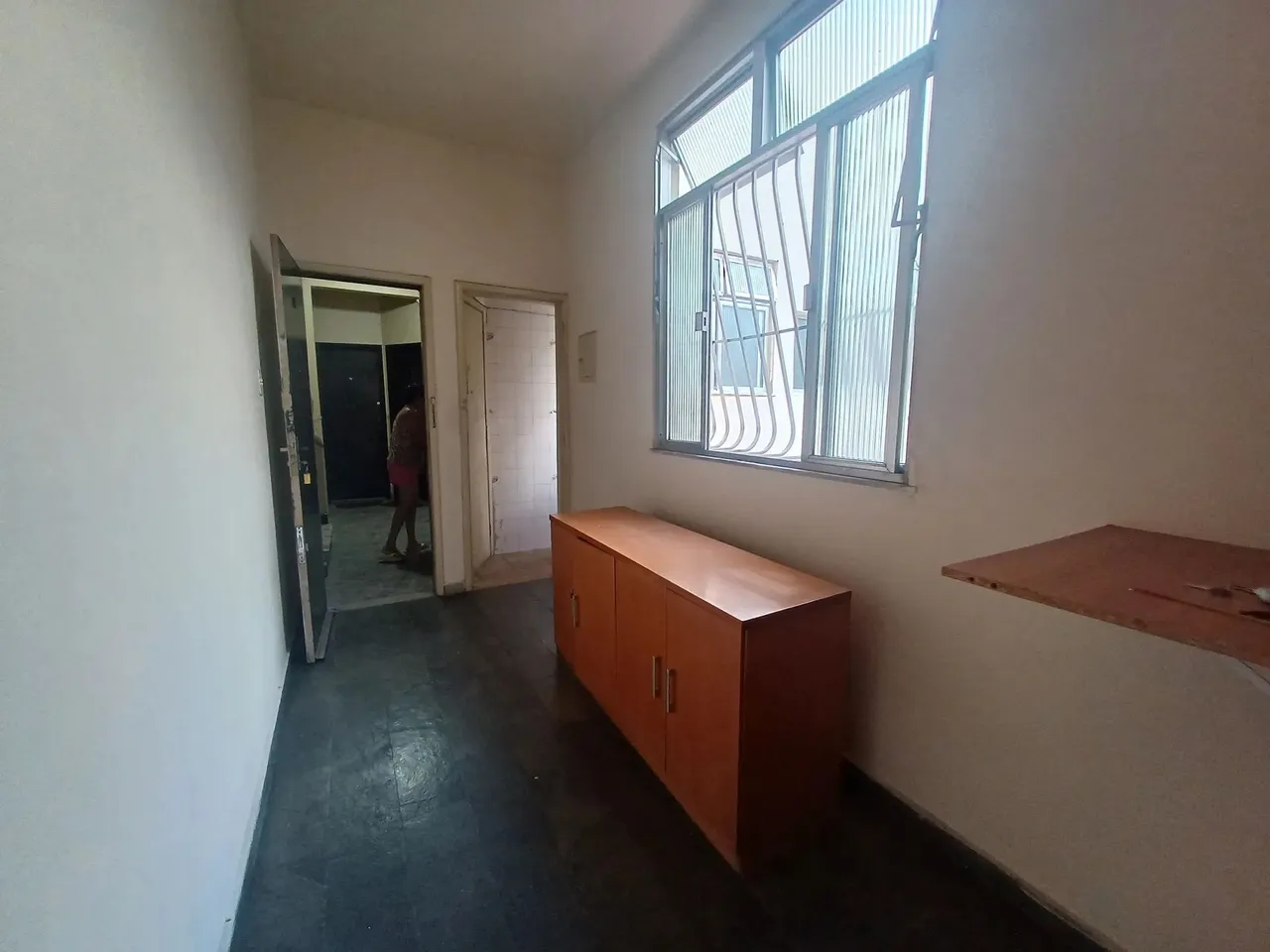 Apartamento sin amueblar de 2 habitaciones con suelo de madera — photo 18