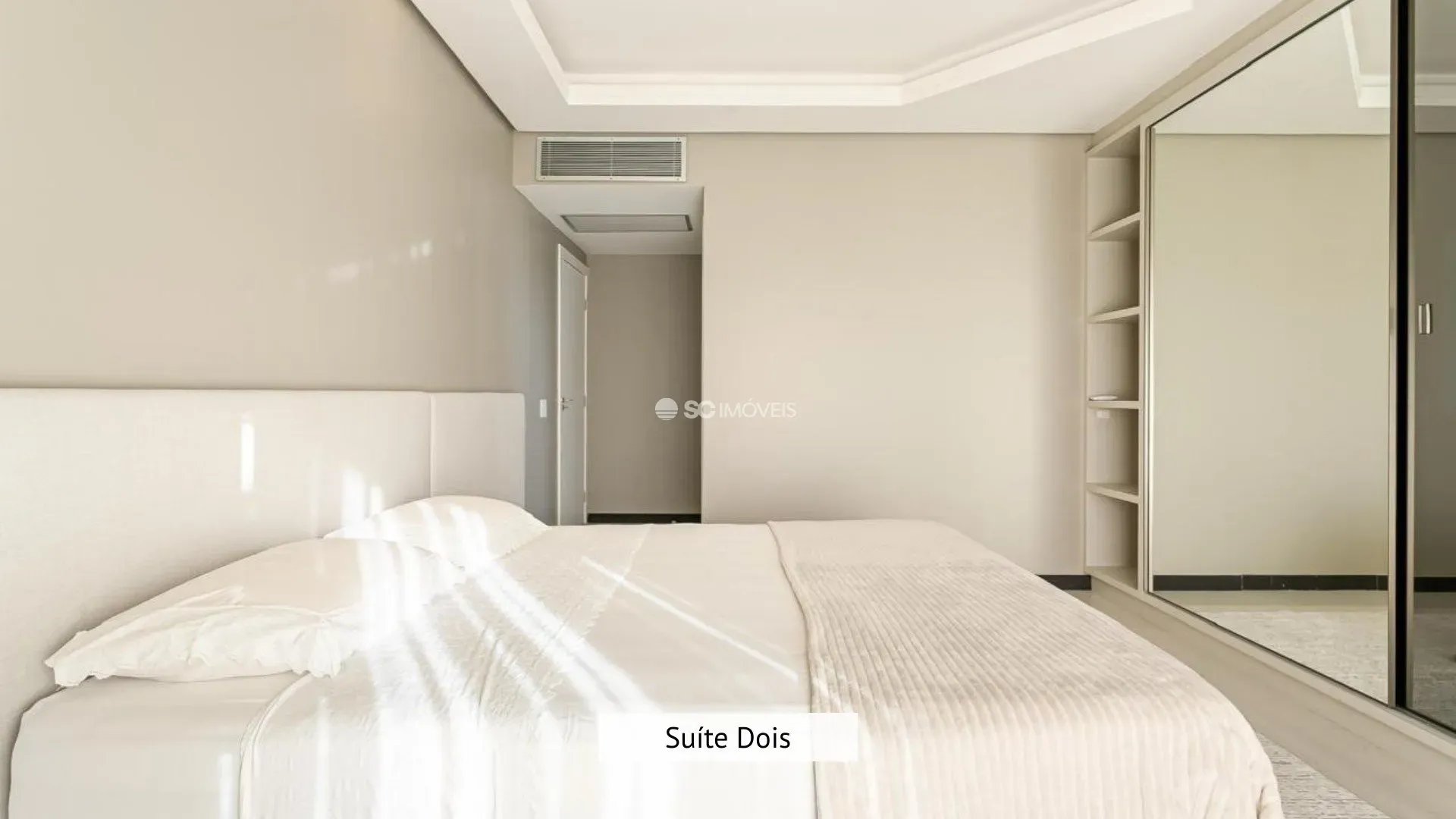 800 m² house with 6 en-suite rooms and 4 parking spaces — photo 33