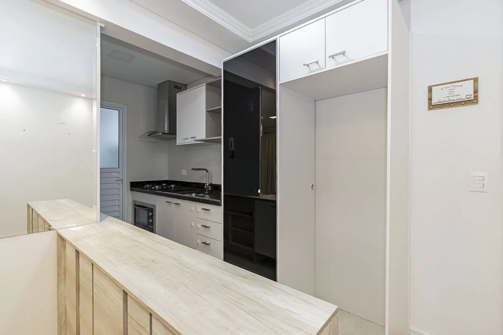 Balcony with a grill in a 2-bedroom apartment, 59 m² — photo 10