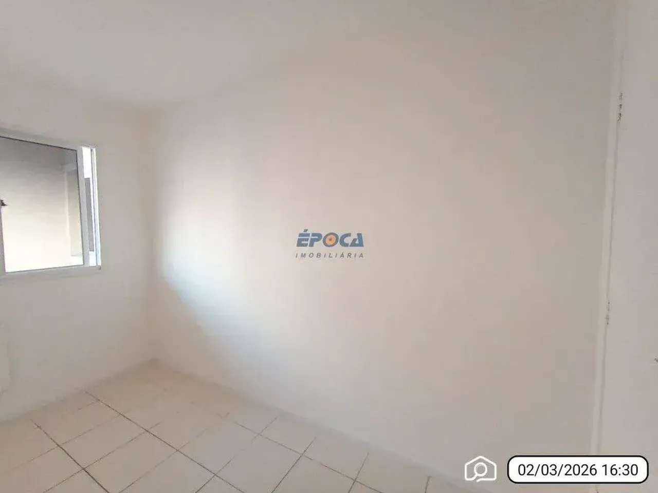 2-bedroom apartment with 1 bathroom and glass shower — photo 3
