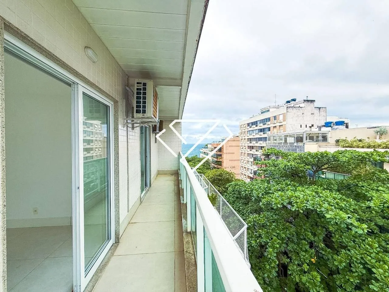 Water view in a 3-bedroom apartment, 660 m² — photo 4