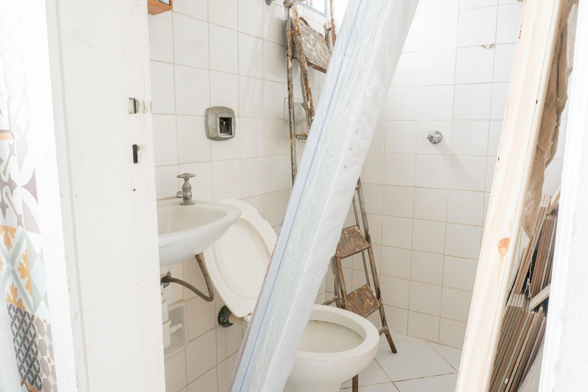 Bathtub in a 3-bedroom apartment, 81 m² — photo 28